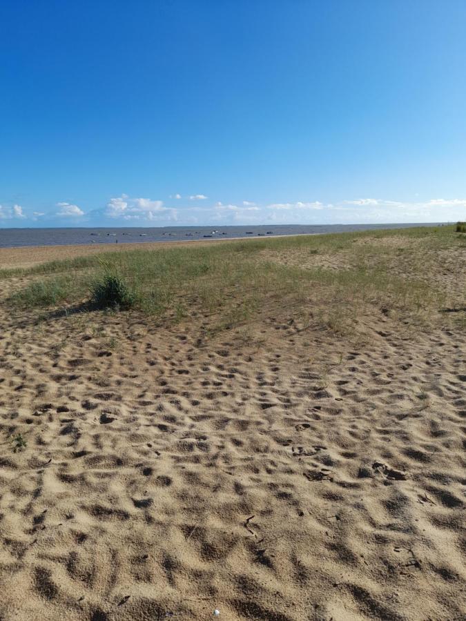 Maisonnette A Deux Pas De La Plage Dans Residence Calme Ла-Транш-сюр-Мер Экстерьер фото